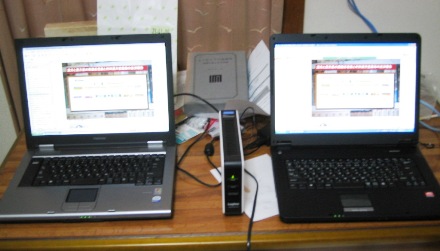 居間のパソコン２台